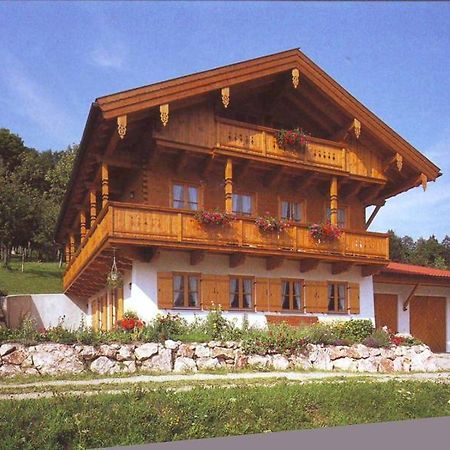 ルーポルディングLeiterhof Inkl. Chiemgaukarteアパートメント エクステリア 写真